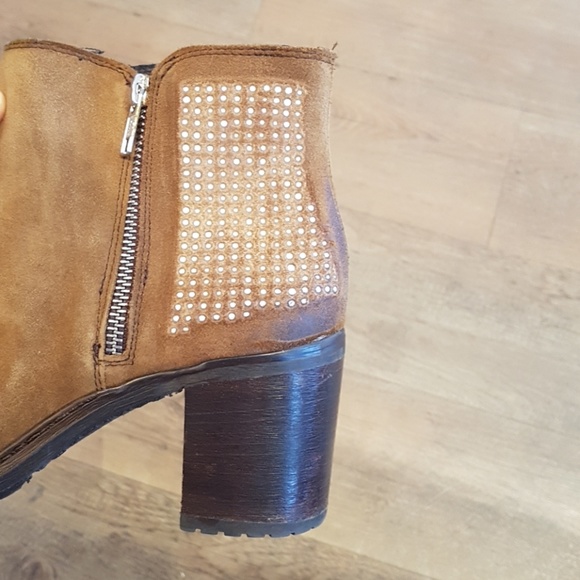 Brown's suede booties - Picture 4 of 4
